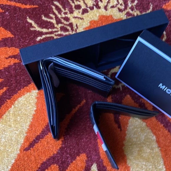 Michael Kors Boxed Signature 3 in 1 Bifold Wallet In Black / Flame Red - Picture 6 of 16